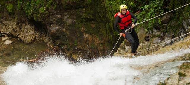 Trekking e discesa in corda doppia sul fiume Guatapé