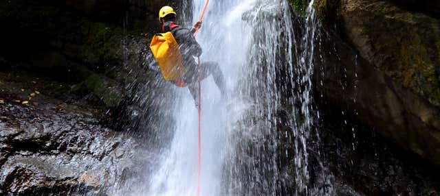 Discesa in corda doppia nel Canyon del Secreto e alla grotta del Mohán