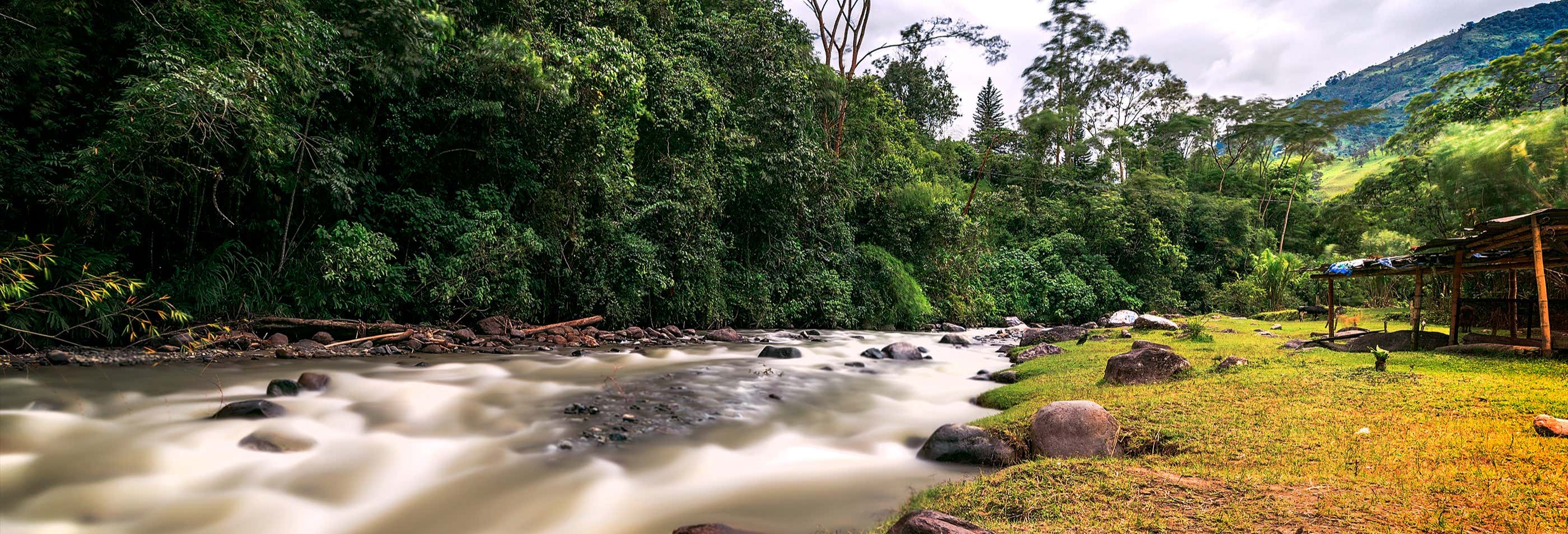 Trilha pelo cânion do Combeima e cascata de Guamal