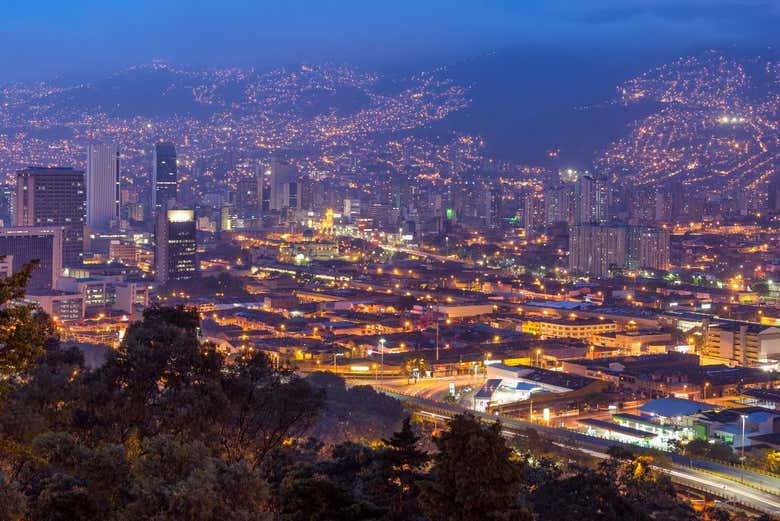 Imagen nocturna de Medellín desde el Cerro Nutibara - Imagen nocturna de Medellín desde el Cerro Nutibara