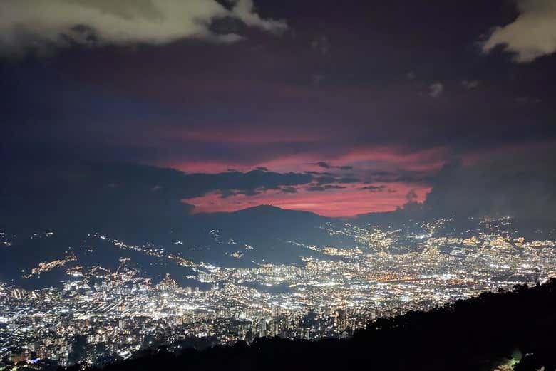 Make your visit to Medellin unforgettable on this night tour! - Make your visit to Medellin unforgettable on this night tour!