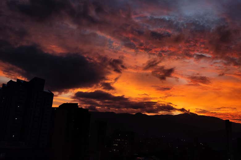 Watch the sunset over the iconic city - Watch the sunset over the iconic city