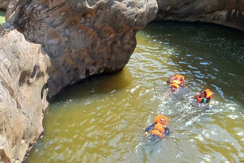 Flotando en el río - Flotando en el río