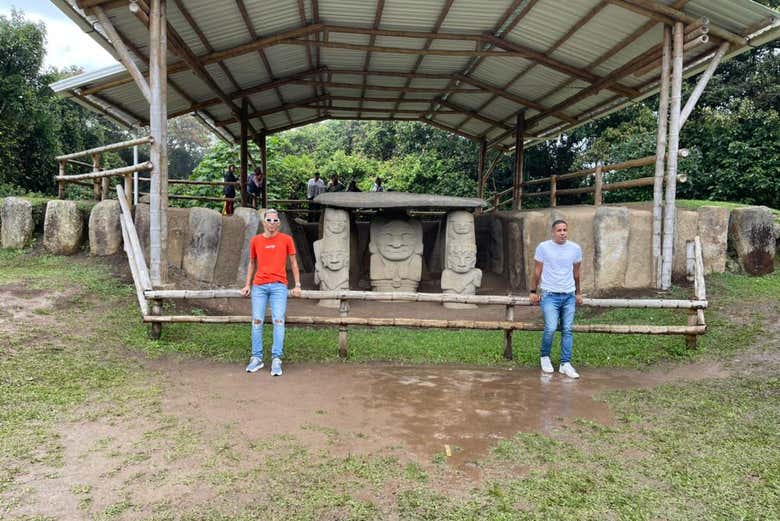 Una foto con los monolitos de San Agustín - Una foto con los monolitos de San Agustín