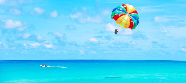 Parasailing a San Andrés