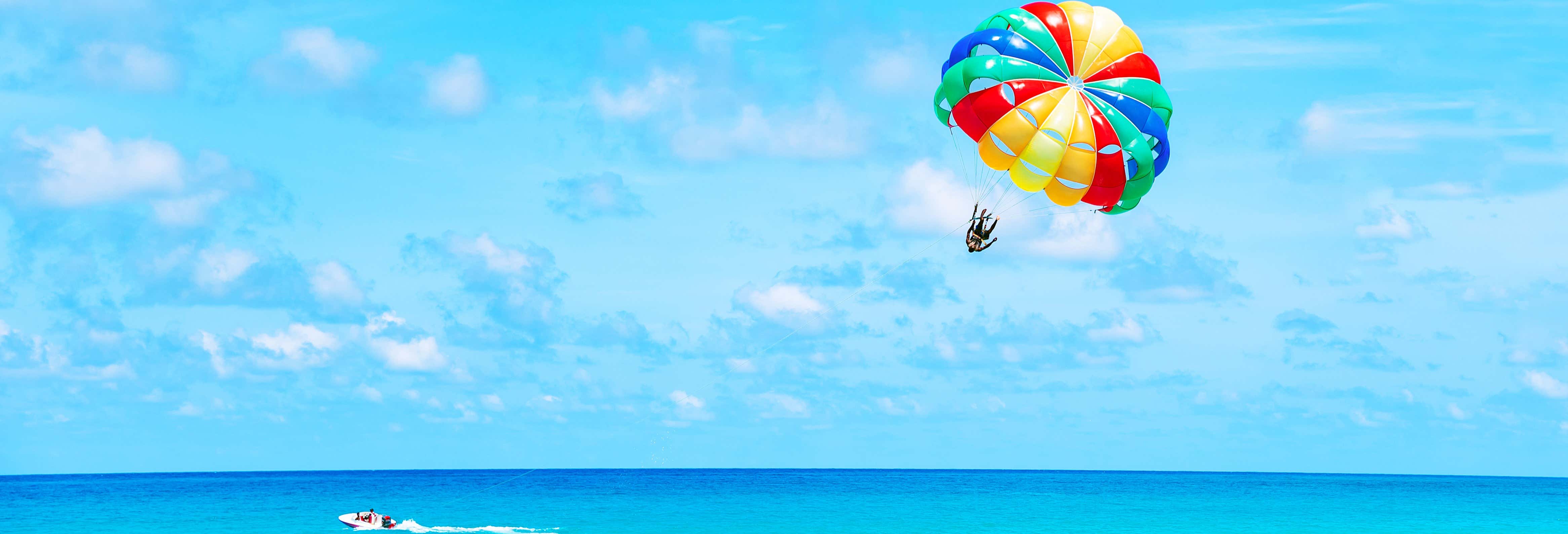 Parasailing a San Andrés