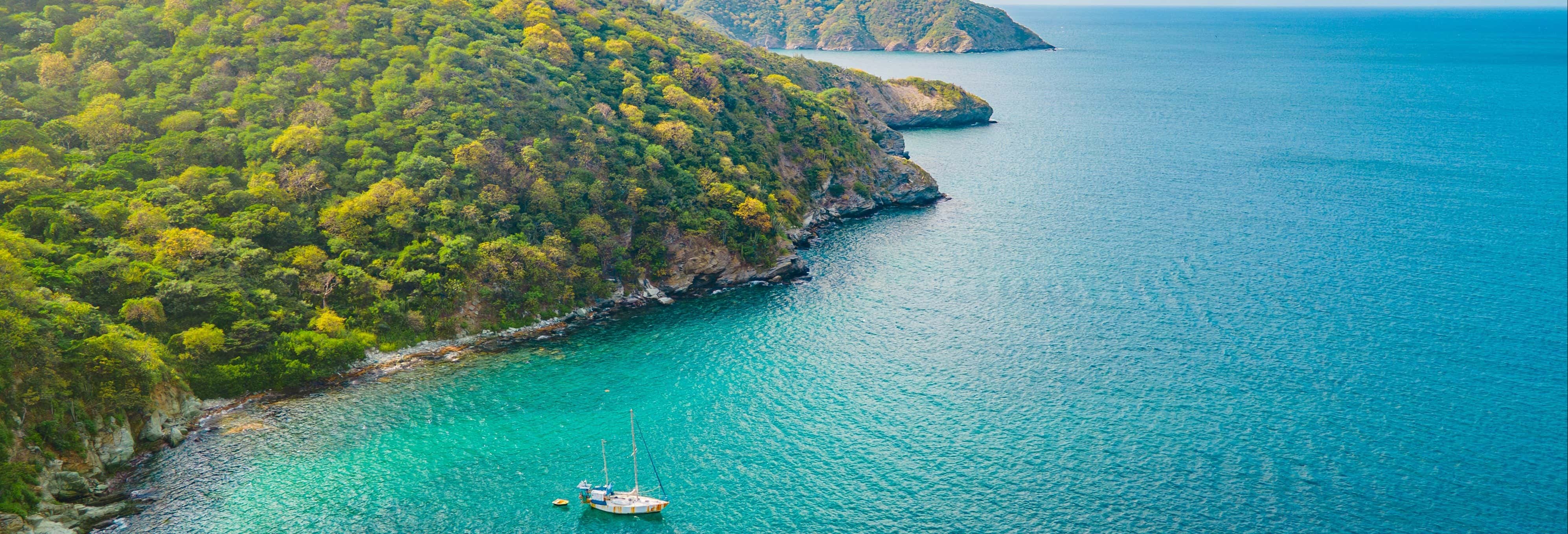 Festa in barca nella baia di Santa Marta