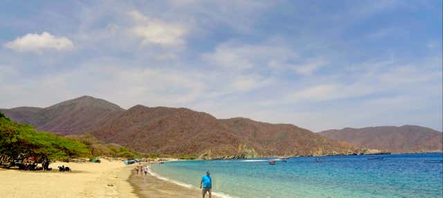 Giro in barca a vela a Baia Concha