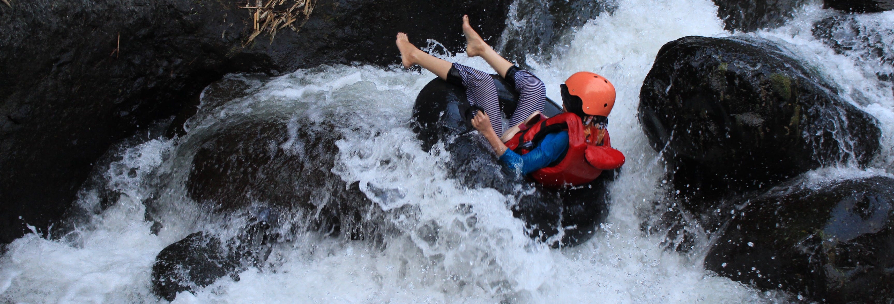 Tubing in the Güape River Canyon