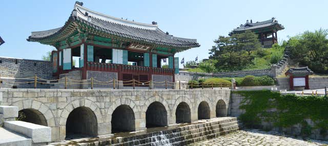 Escursione alla Fortezza di Hwaseong e a un villaggio tradizionale coreano