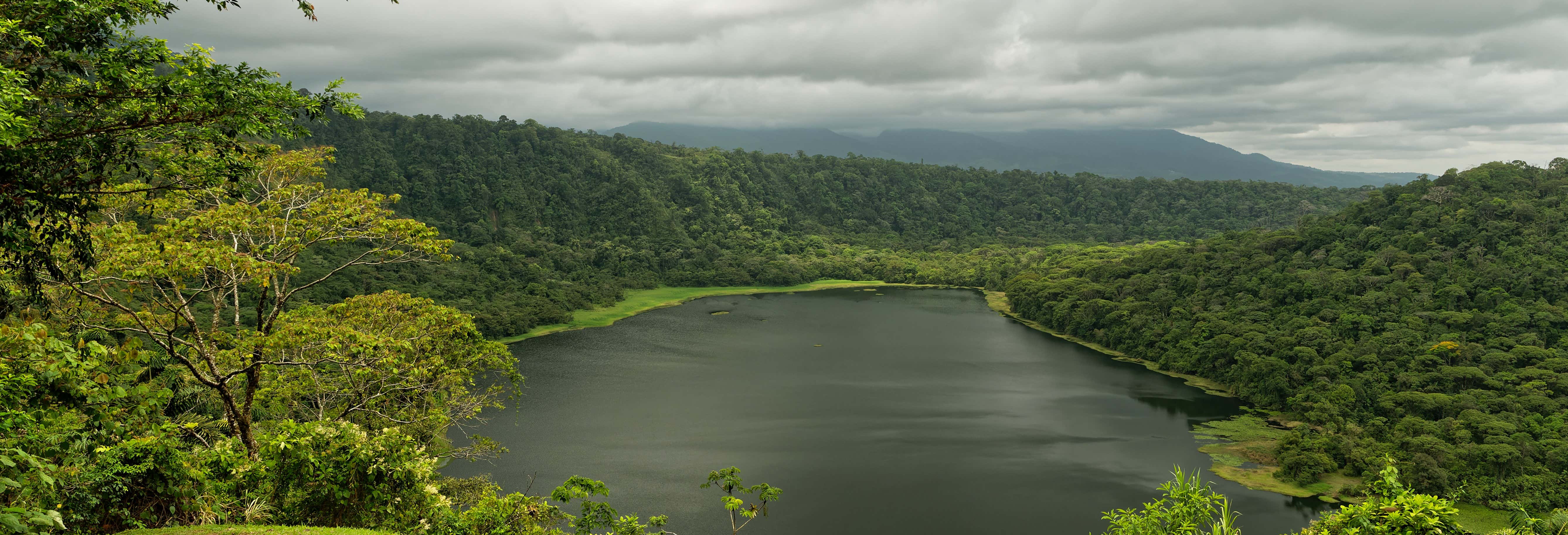 Trekking nel cratere della laguna di Hule