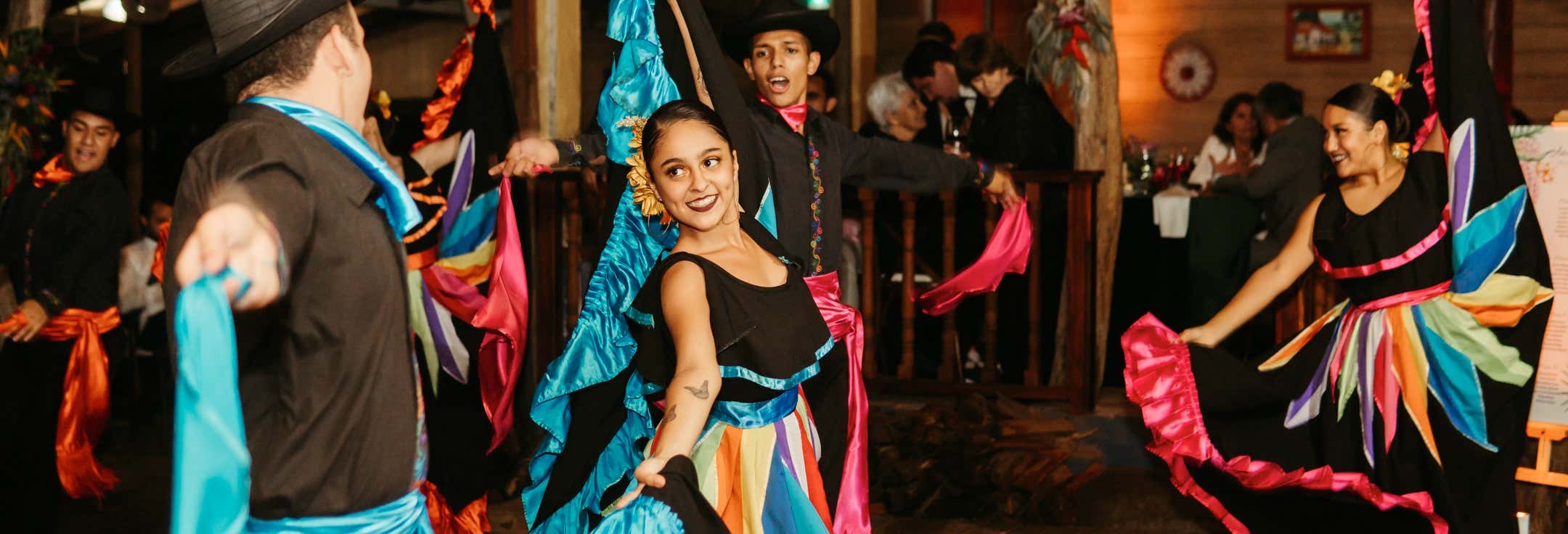Cena con spettacolo folcloristico al Mirador Tiquicia