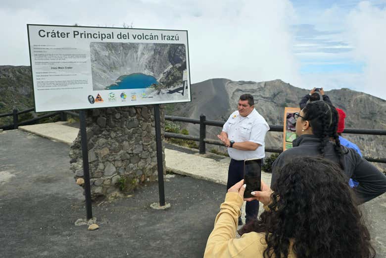 Main crater in the Irazú Volcano - Main crater in the Irazú Volcano