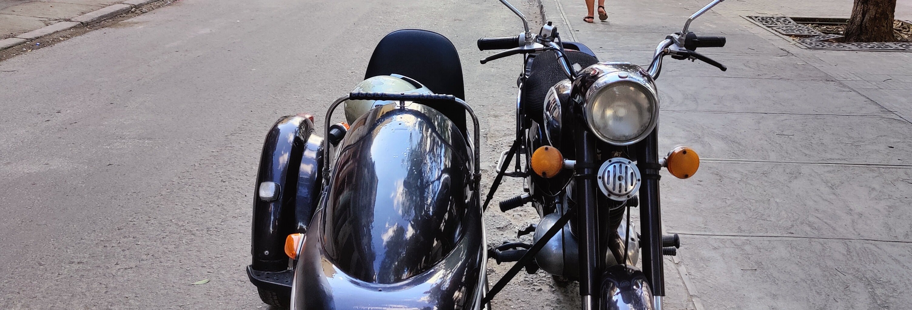 Classic or Sidecar Motorcycle Tour of Havana