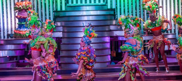 Spettacolo al Cabaret Parisien