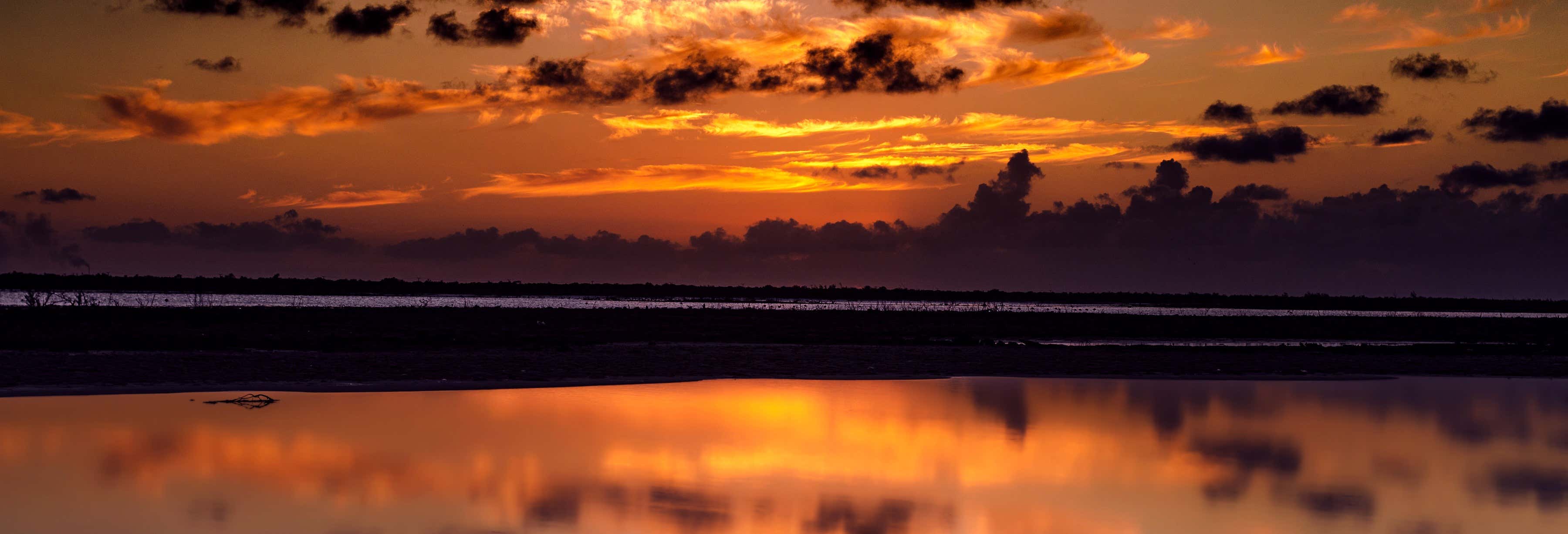 Giro in barca al tramonto con aperitivo