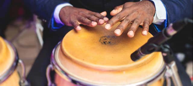Clase de percusión en Trinidad