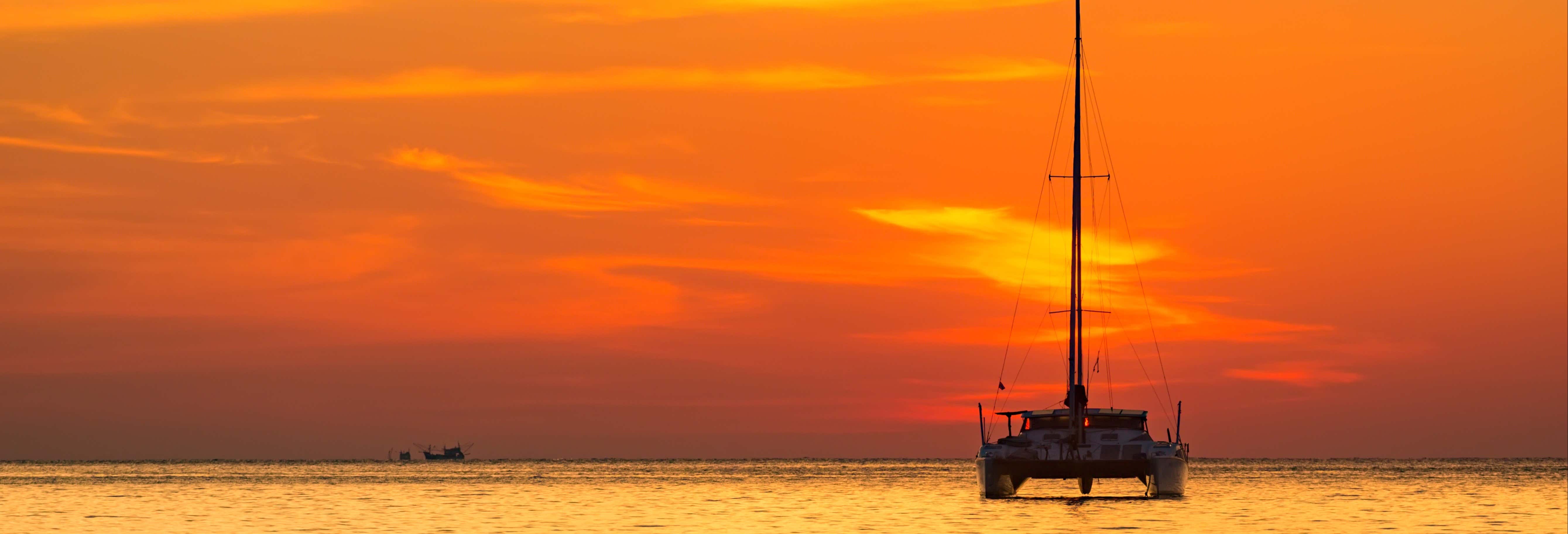 Giro in catamarano al tramonto + Cena al ristorante Kike-Kcho