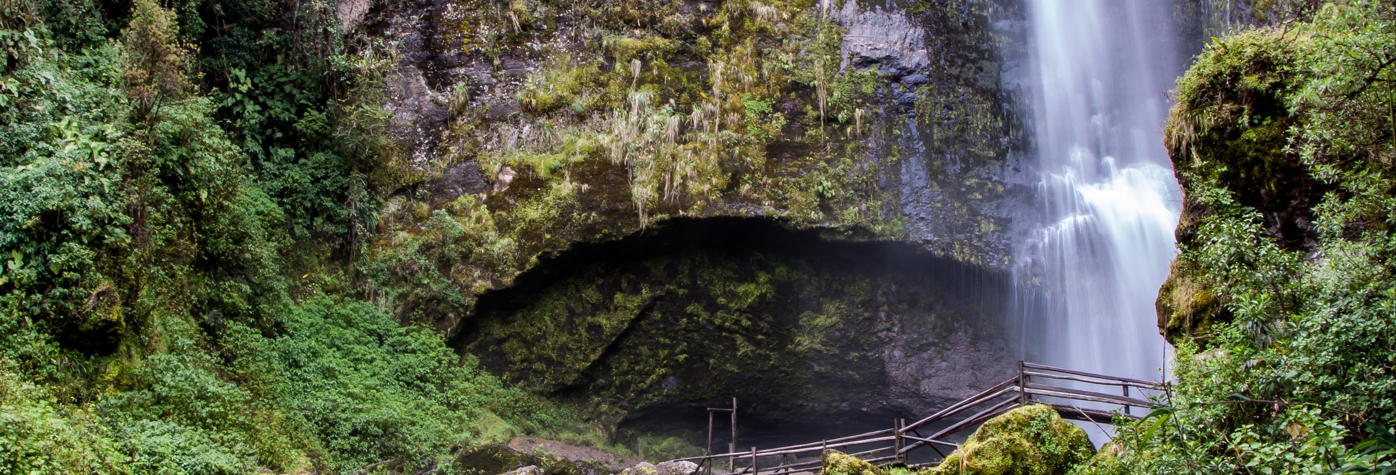 Girón Waterfall & Busa Lake Day Trip