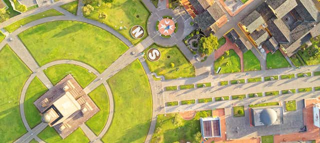 Escursione alla Mitad del Mundo