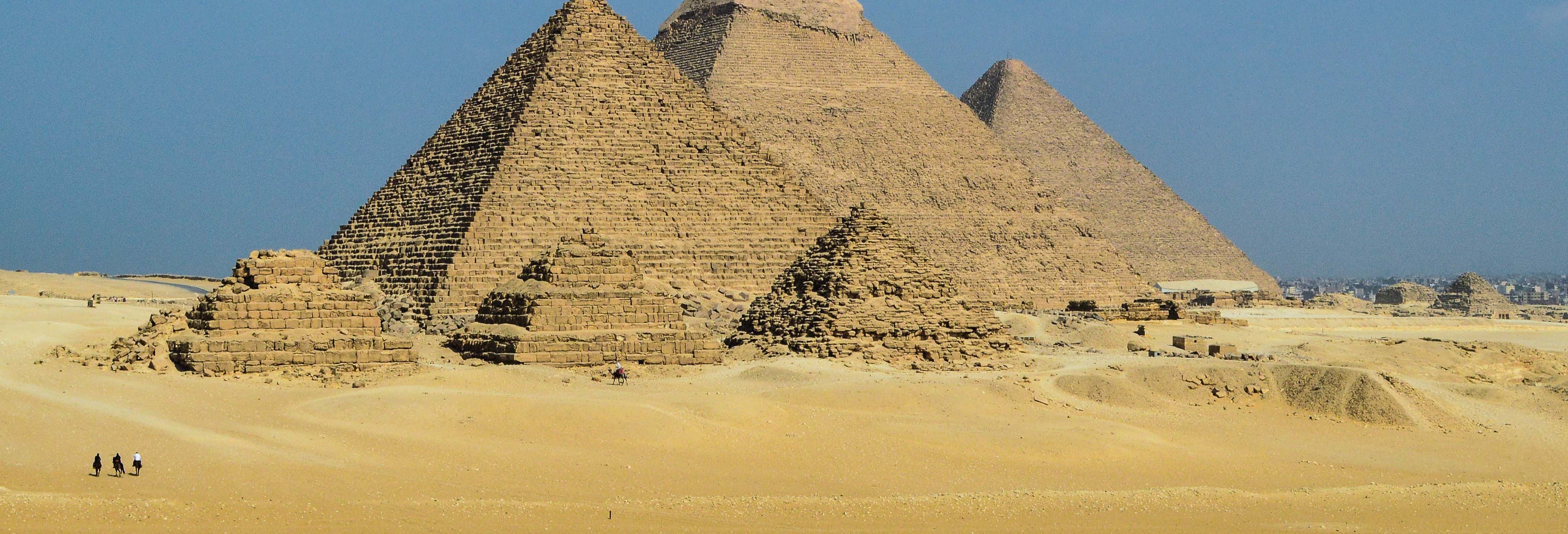 Escursione alle piramidi di Giza e al Gran Museo Egizio del Cairo in aereo