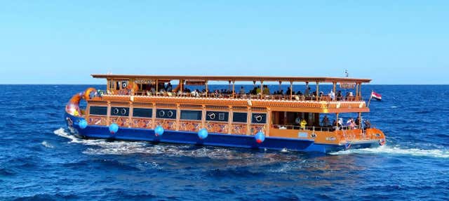 Giro in barca egizia sul Mar Rosso