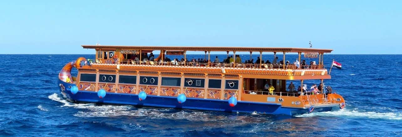 Giro in barca egizia sul Mar Rosso
