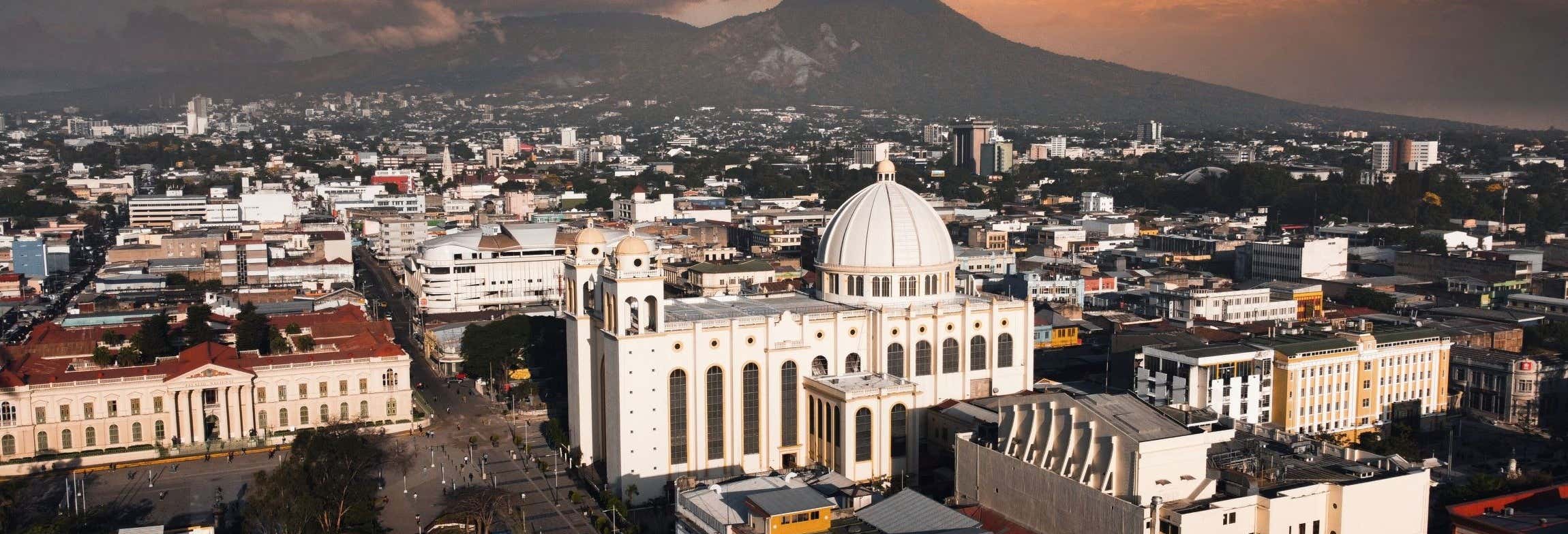 Spiaggia di El Tunco, Parco Nazionale El Boquerón e San Salvador