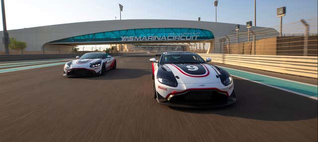 Guida di una Aston Martin GT4 nel Circuito Yas Marina
