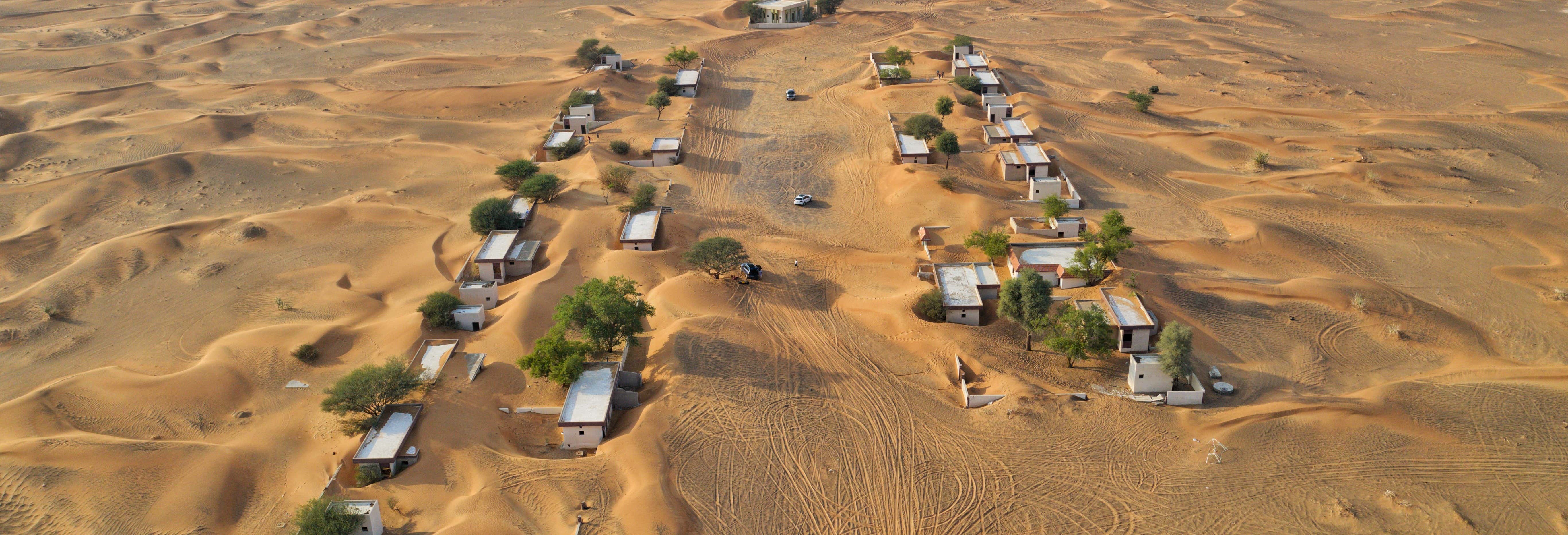 Città fantasma di Al Madam + Dune bashing e sandboarding