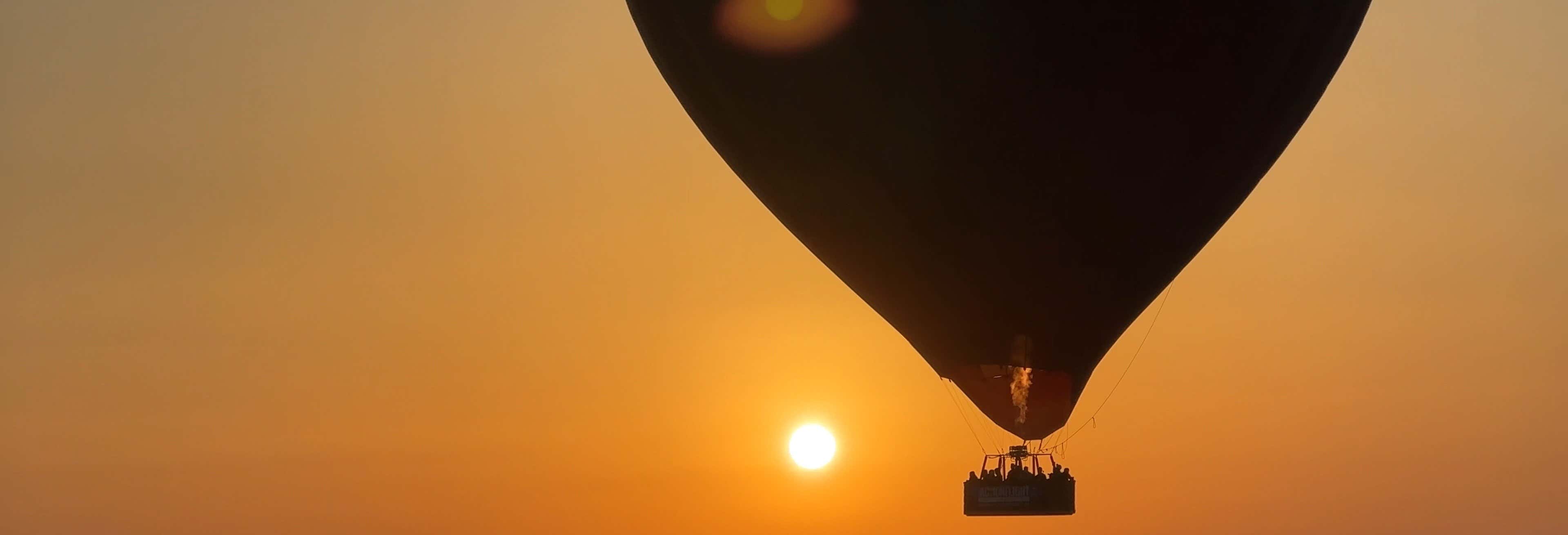 Giro in mongolfiera sul deserto di Ras al Khaimah all'alba