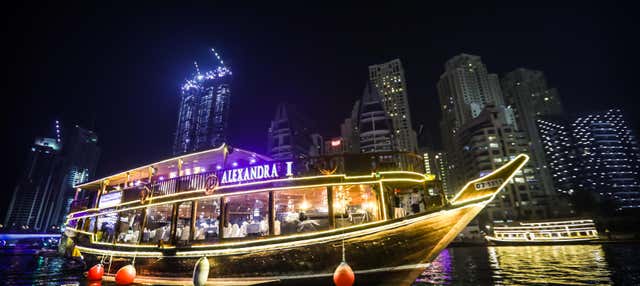 Crociera in dhow a Dubai con cena e spettacolo