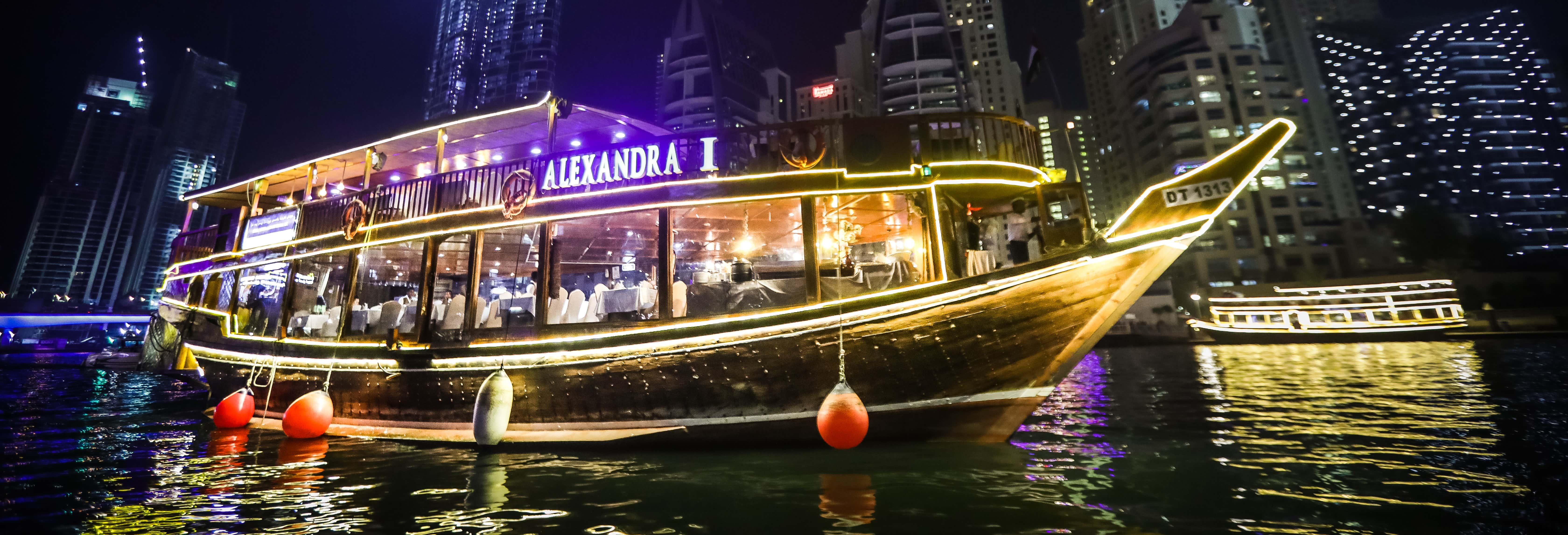 Crociera in dhow a Dubai con cena e spettacolo