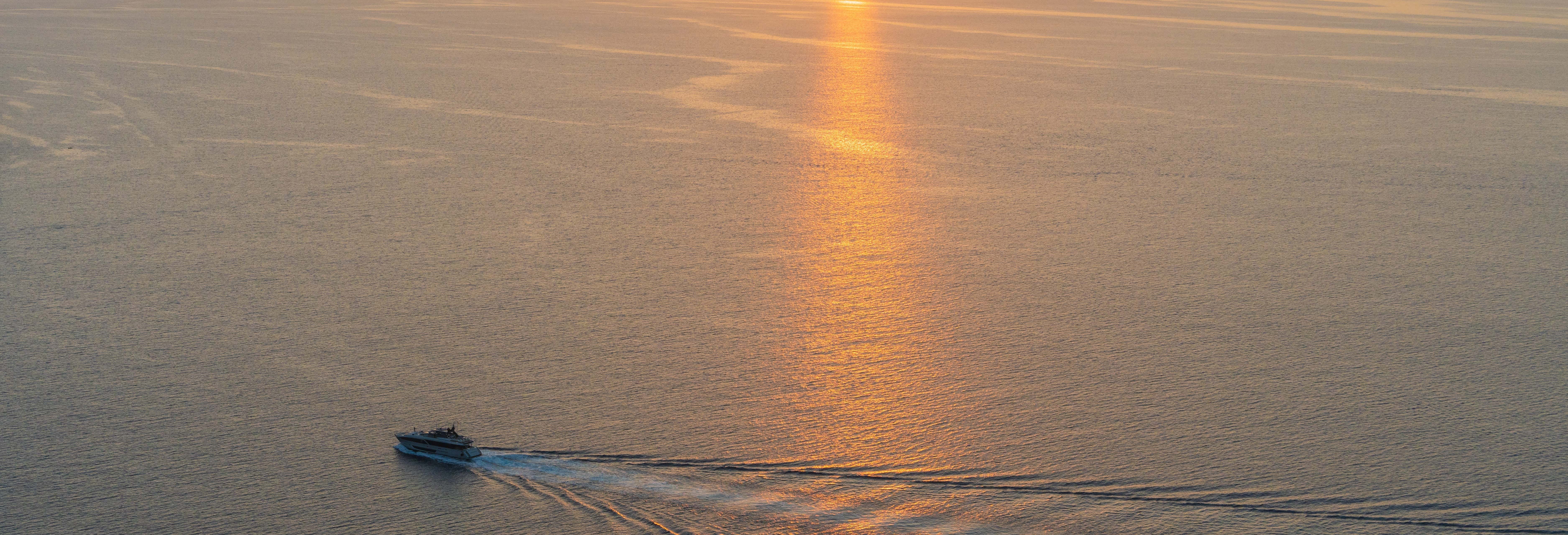 Giro in barca nella baia di Alcudia al tramonto