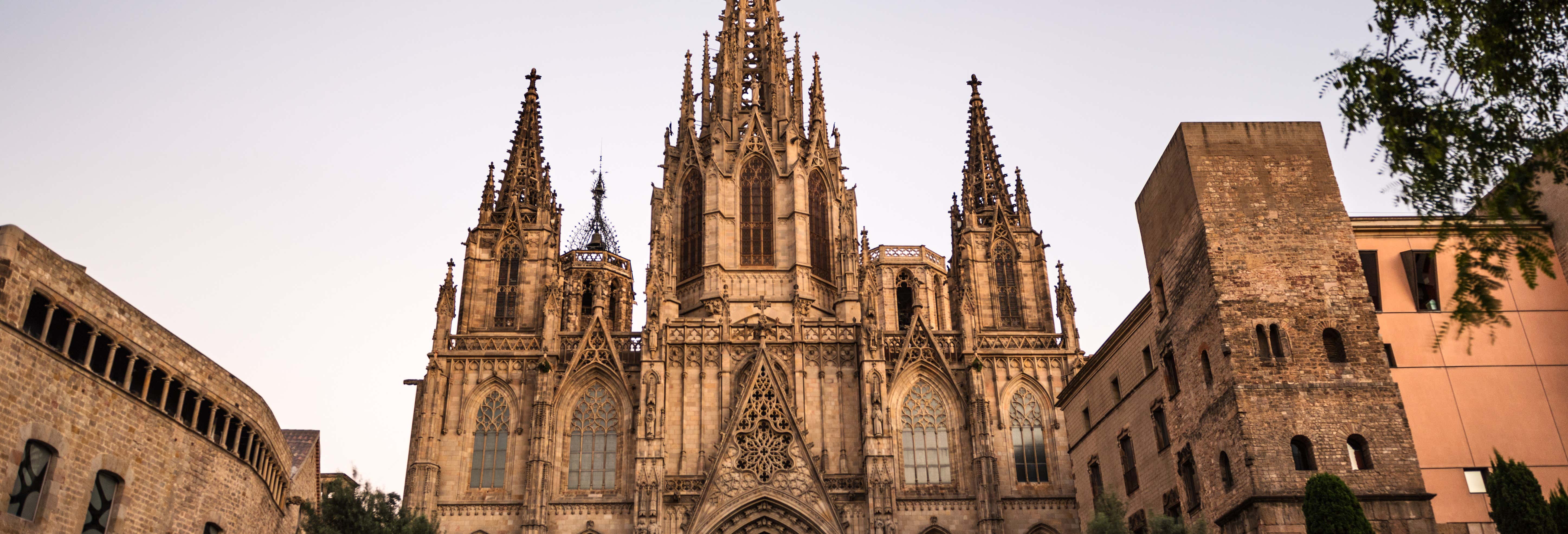 Tour pelo bairro Gótico, Montjuïc, Passeio de Gracia e El Born