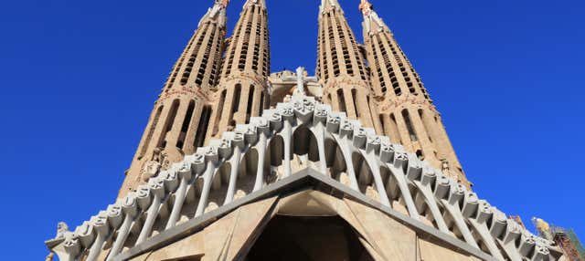 Tour de Barcelona al completo en grupo reducido con entradas