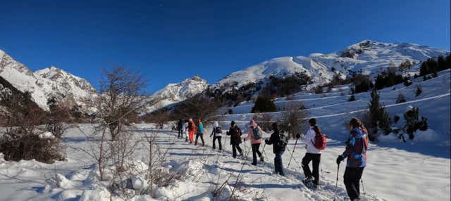 Passeggiata con le racchette da neve nella Valle del Tena
