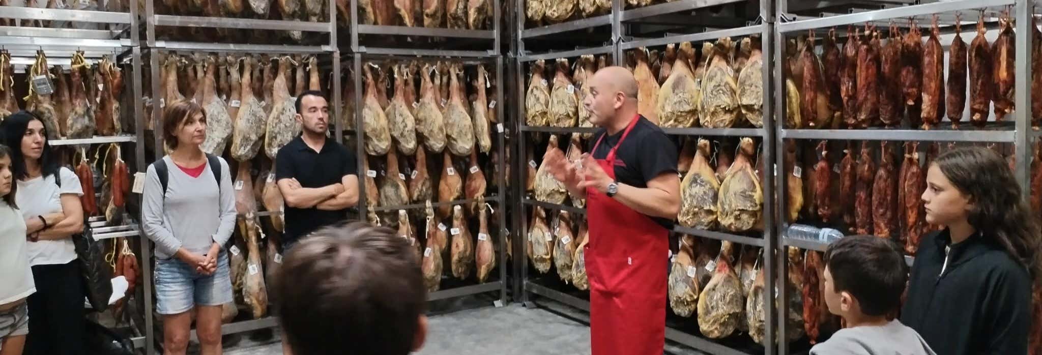 Visita a un prosciuttificio con degustazione