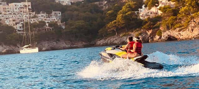 Tour in moto d'acqua nella grotta del León Marino