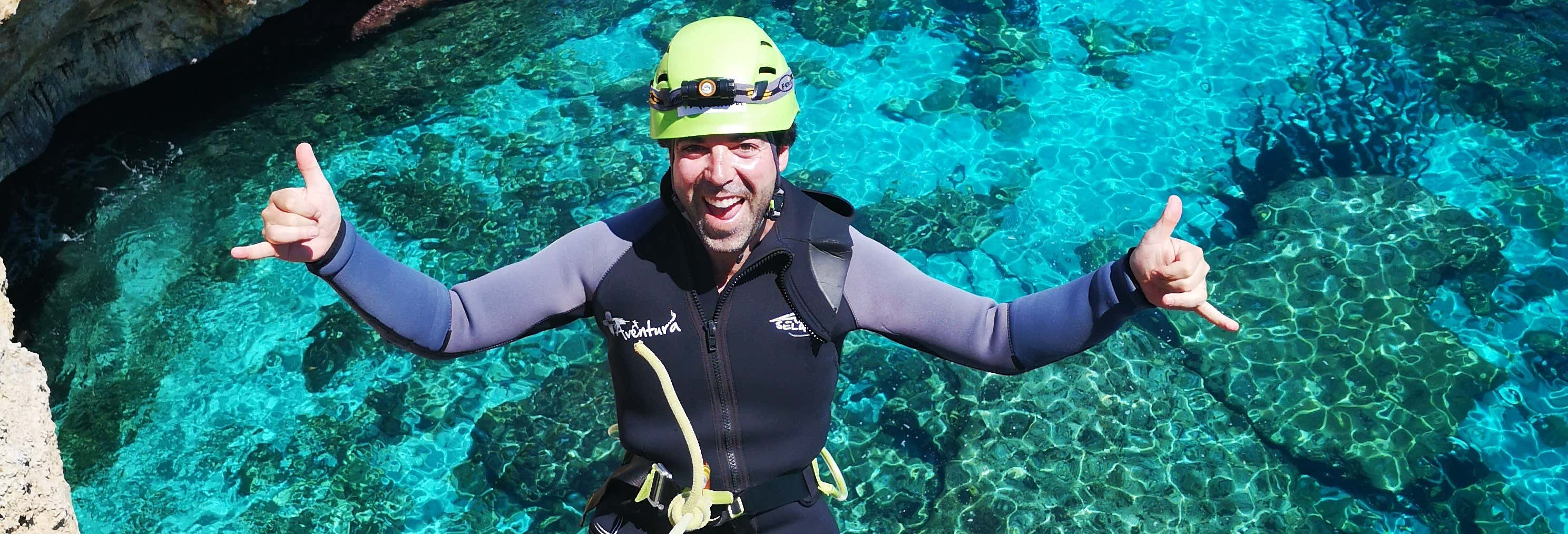 Trekking, discesa in corda doppia e speleologia a Cala Falcó