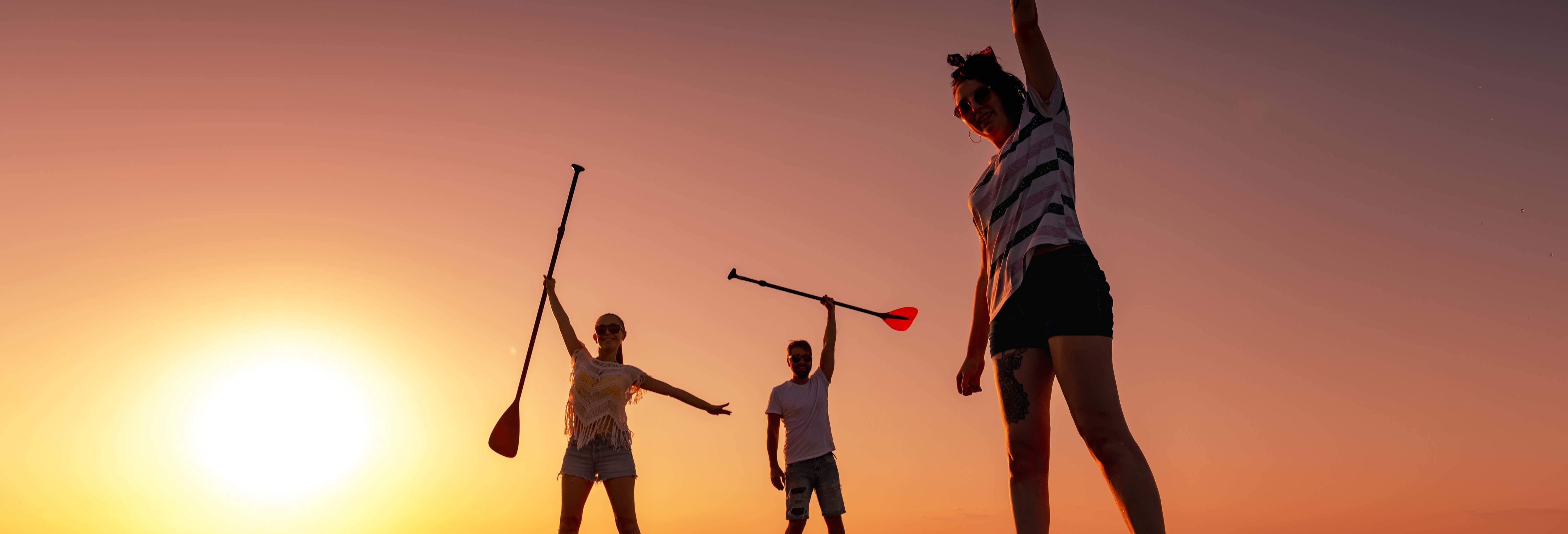 Paddle surf al atardecer en Cala Biniancolla