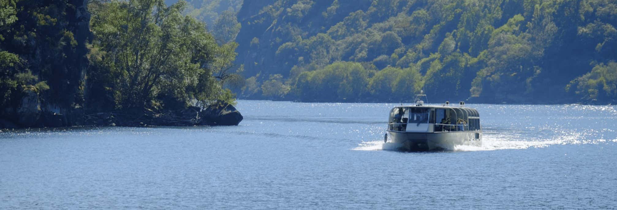 Giro in barca ai canyon del Sil