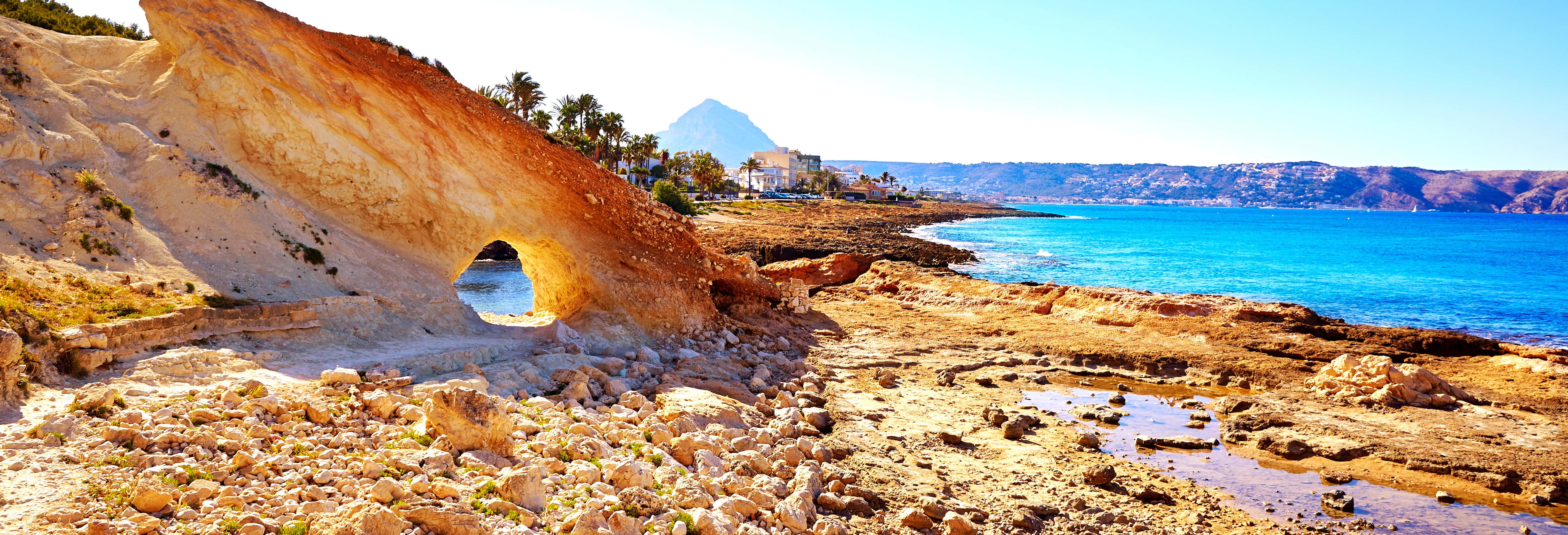 Escursione a Cala Blanca in catamarano