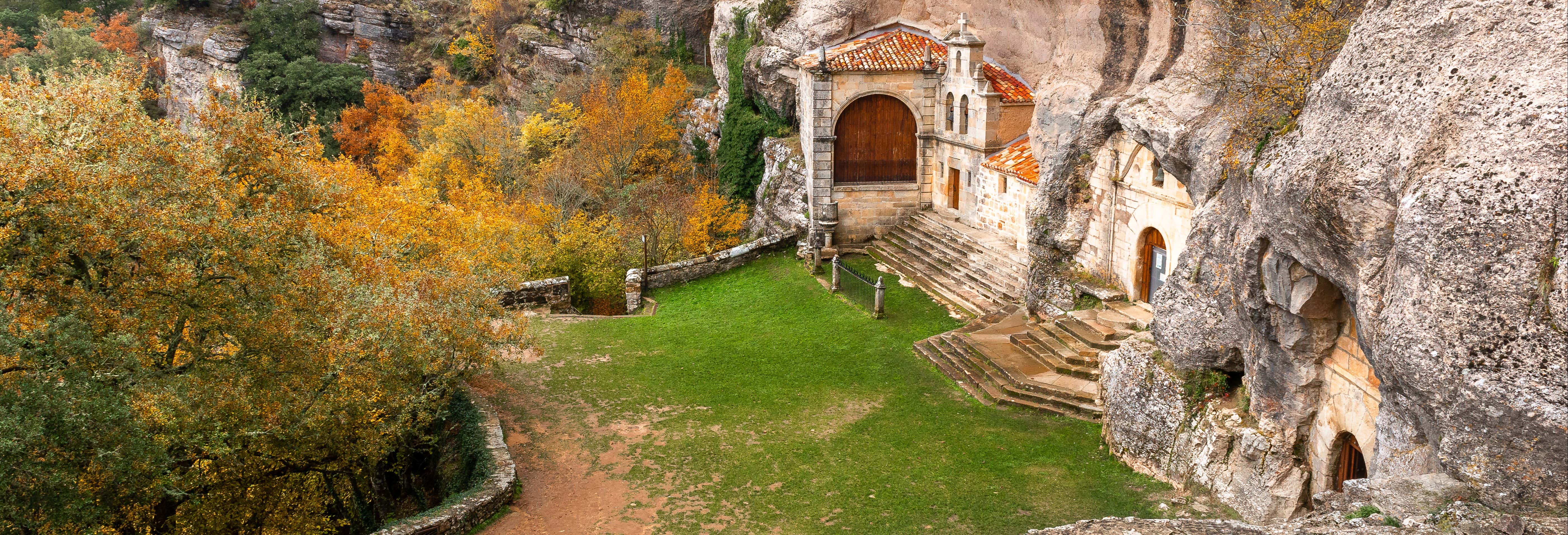 Tour di Espinosa de los Monteros, Puentedey ed eremo di San Bernabé