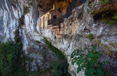 Covadonga Lakes, Cangas de Onís & Lastres Day Trip