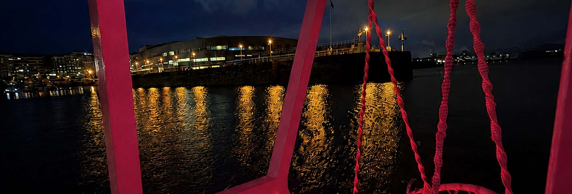 Paseo nocturno en barco por Gijón