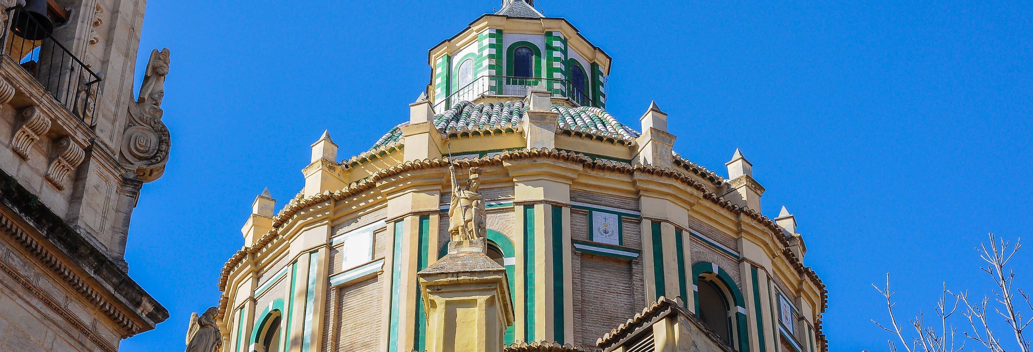 Entrada a la Basílica de San Juan de Dios con audioguía