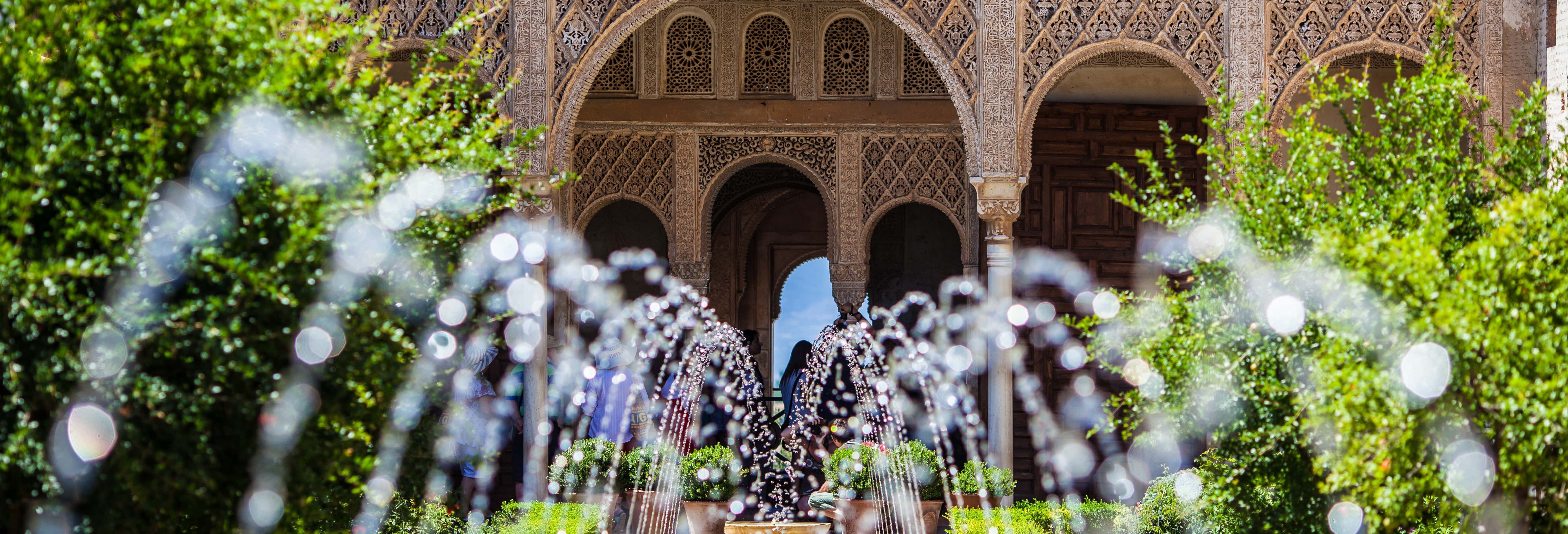 Entradas a la Alhambra con audioguía + Tour panorámico por Granada