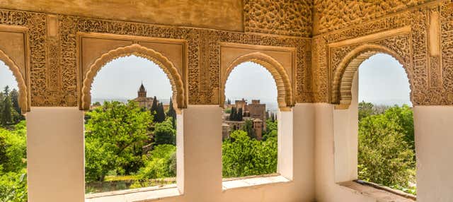 Visita guiada por la Alhambra en grupo reducido + Albaicín y Sacromonte