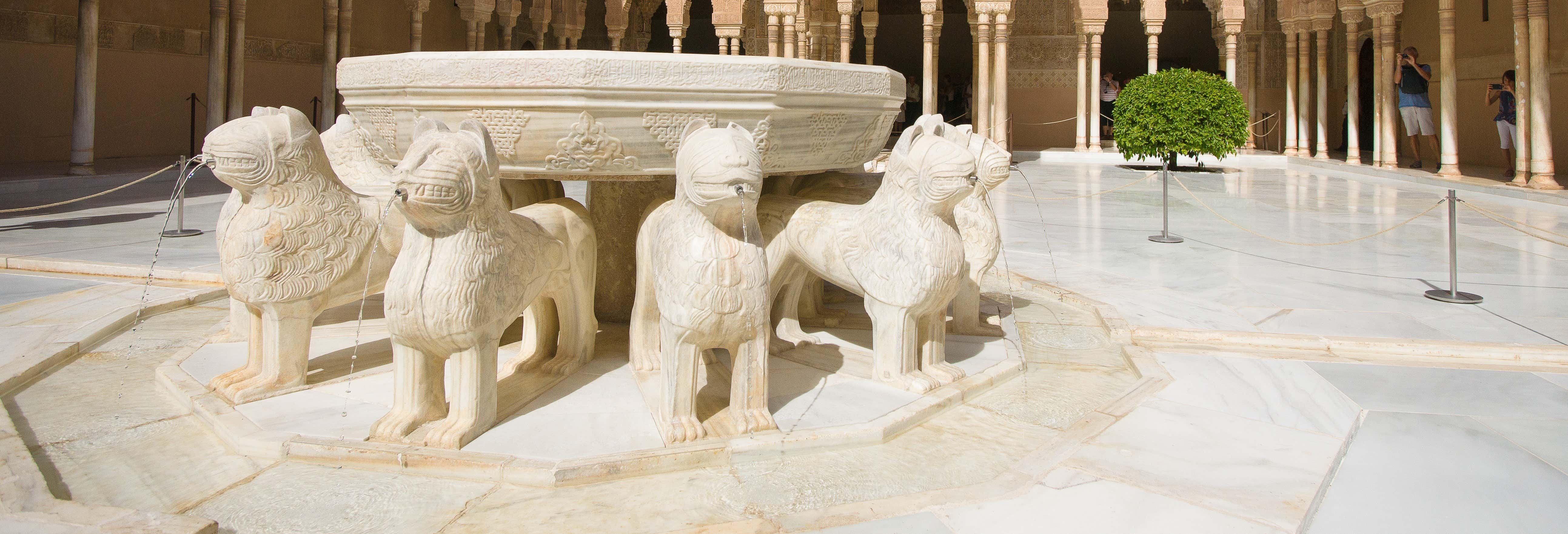 Visita guiada pela Alhambra e pelos Palácios Nasridas com ingressos